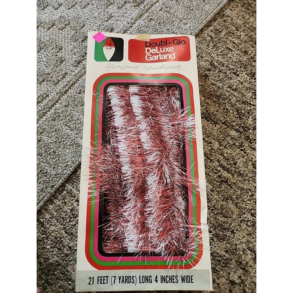 OLD STOCK , VTG DOUBL*GLO DELUXE GARLAND IN ORIGINAL BOX 1970s RETRO PROPS